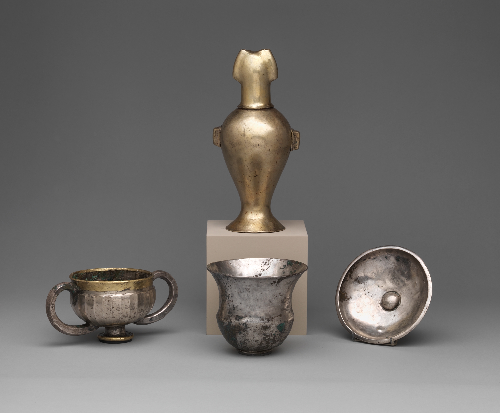 Gruppe von vier Vasen ca. 2300-2000 vor Christus