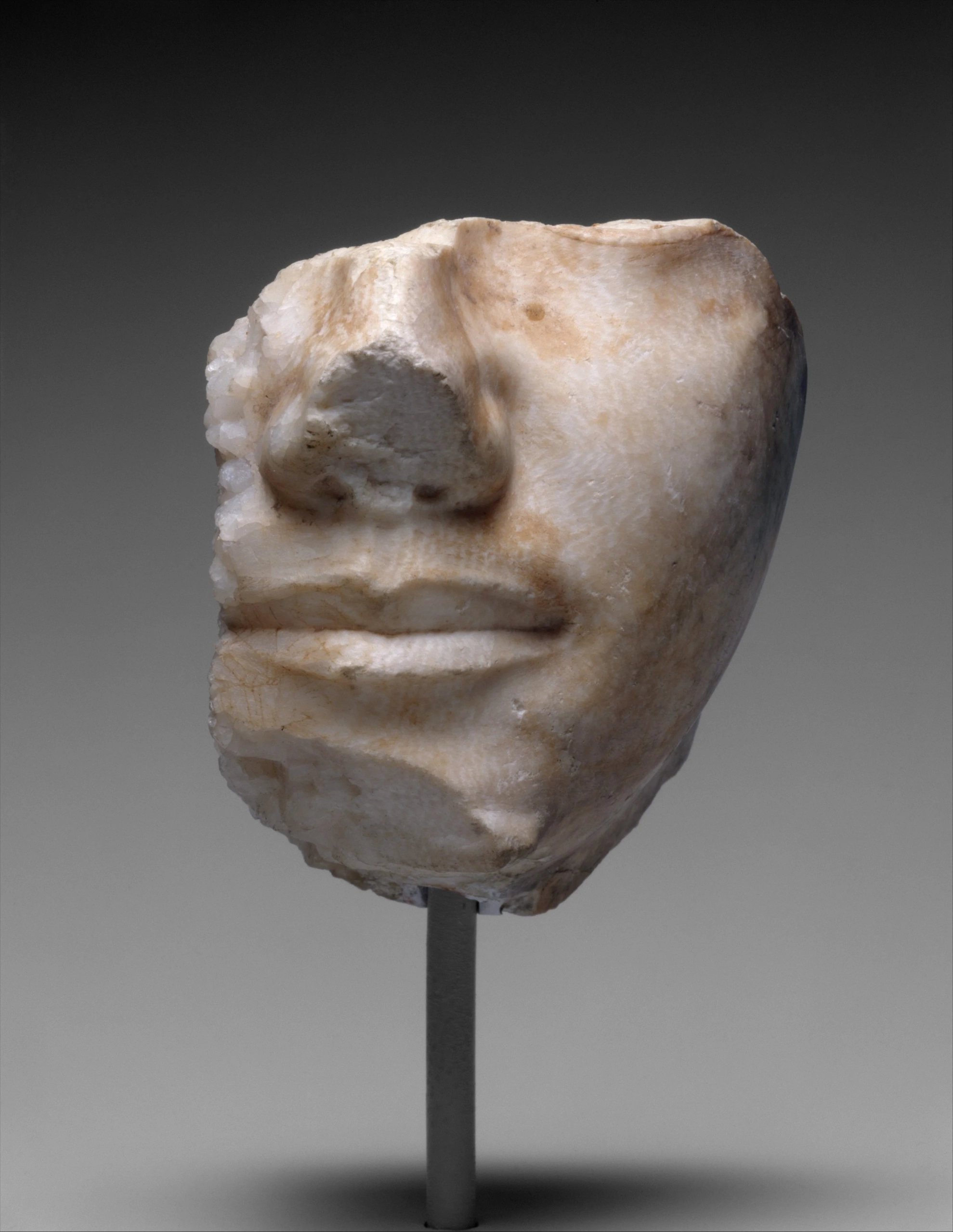 Fragmentierter Kopf einer Statue des Königs Chephren